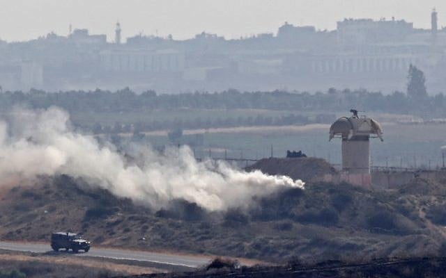 An Israeli army vehicle patrols along the border between Israel and the Gaza Strip on May 29, 2018. (AFP PHOTO / Jack GUEZ) An Israeli army vehicle patrols along the border between Israel and the Gaza Strip on May 29, 2018. (AFP PHOTO / Jack GUEZ)