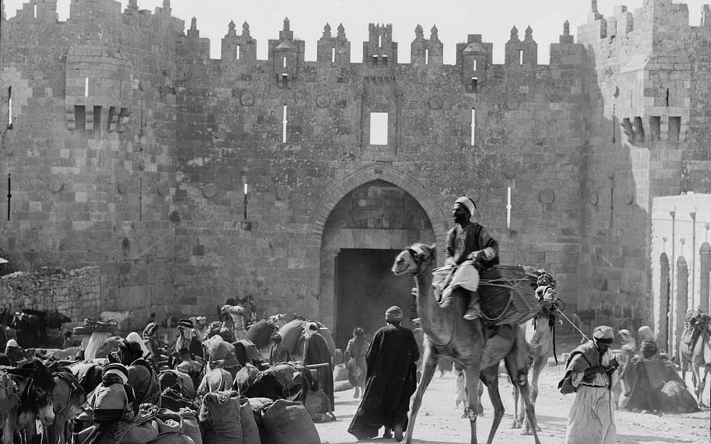 Merchants outside the Damascus Gate, ca. 1898-1919. (American Colony)