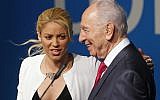 Colombian singer Shakira, left, talks with Israeli president Shimon Peres at their press conference at the President's Conference in Jerusalem, Tuesday, June 21, 2011. (AP Photo/Tara Todras-Whitehill)
