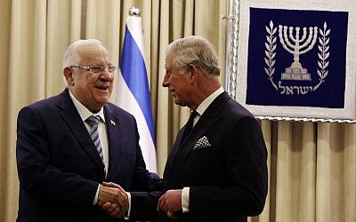 President Reuven Rivlin, left, meets with Britain's Prince Charles following the funeral of former Israeli president Shimon Peres, at the President's Residence in Jerusalem, September 30, 2016. (Gali Tibbon, Pool via AP)