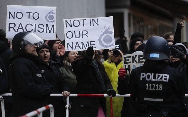 Demonstrators show posters against a demonstration organized by AfD (Alternative for Germany) in Berlin, Germany, February 17, 2018. (Markus Schreiber/AP) Demonstrators show posters against a demonstration organized by AfD (Alternative for Germany) in Berlin, Germany, February 17, 2018. (Markus Schreiber/AP)