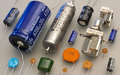 Illustrative: Electronic capacitors. (Eric Schrader/Wikipedia, CC-BY-SA-2.0)