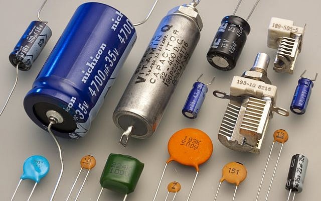 Illustrative: Electronic capacitors. (Eric Schrader/Wikipedia, CC-BY-SA-2.0) Illustrative: Electronic capacitors. (Eric Schrader/Wikipedia, CC-BY-SA-2.0)