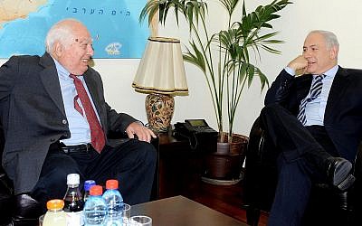 Prime Minister Benjamin Netanyahu (R) meets with Middle East historian Bernard Lewis at the Prime Minister's Office. (Government Press Office)