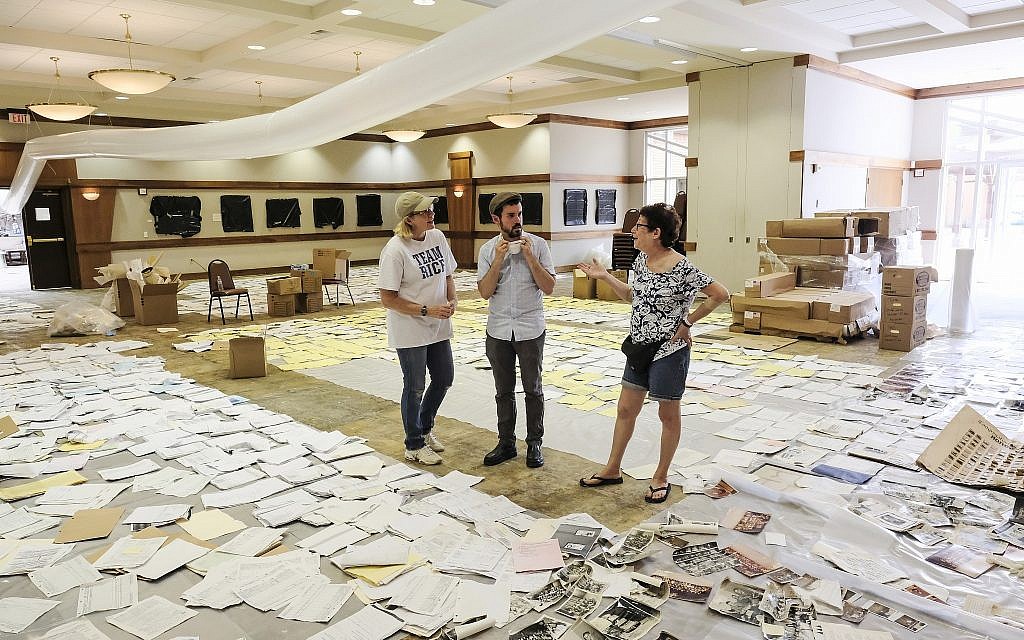 Dr. Josh Furman at Congregation Beth Yeshuran after Hurricane Harvey (Michael C. Duke)