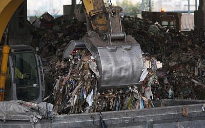 An illustrative photo from the Hiriya landfill site southeast of Tel Aviv. (Yossi Zamir/Flash90)