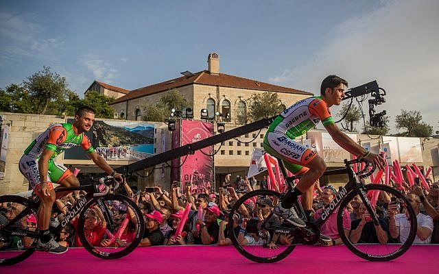The teams presentation of the 101st Giro d'Italia in Jerusalem on May 3, 2018, ahead of the opening of the competition on Friday. (Yonatan Sindel/Flash90) The teams presentation of the 101st Giro d'Italia in Jerusalem on May 3, 2018, ahead of the opening of the competition on Friday. (Yonatan Sindel/Flash90)