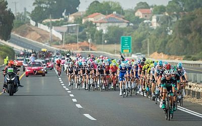 Cyclists ride during the second stage at the Giro d'Italia near Beit Yanai on May 5, 2018. (Chen Leopold/Flash90)