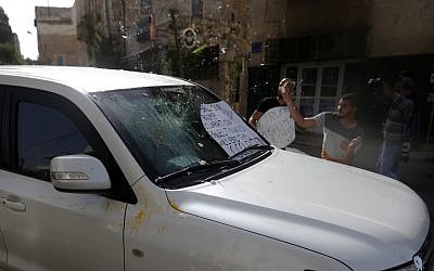 Palestinians attack cars of the United States Consulate in the West Bank city of Beit Jala, May 21, 2018. (Wisam Hashlamoun/Flash90)
