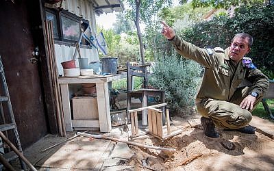 An Israeli officer officers inspects the scene where a mortar fire from the Gaza Strip hit a home at a kibbutz in southern Israel, Wednesday, May 30, 2018. (Yonatan Sindel/Flash90)