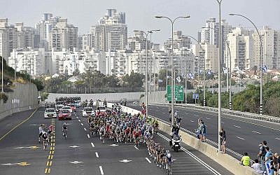Cyclists make their way down the highway on Stage 2 of the Giro D'Italia race from Haifa to Tel Aviv on May 5, 2018. (Fabio Ferrar/Giro D'Italia)