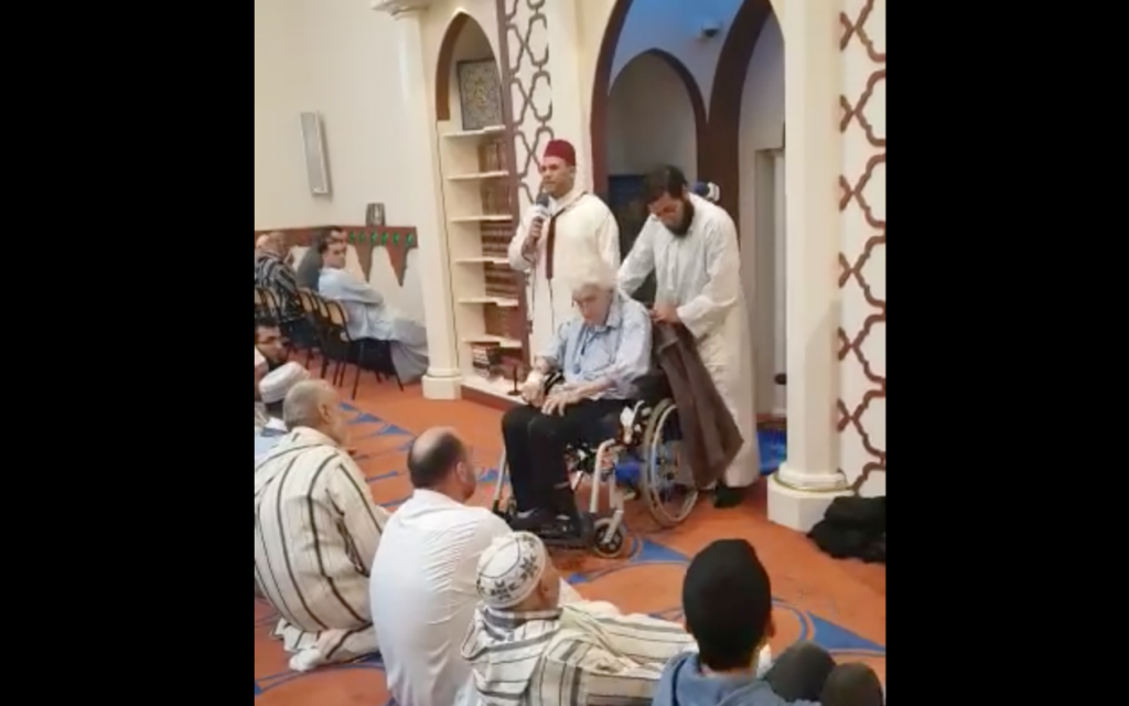Still from a video posted by Amsterdam’s Blue Mosque showing what it says is the conversion to Islam of 87-year-old Sal van Coeverden on May 4, 2019 (Facebook) Still from a video posted by Amsterdam’s Blue Mosque showing what it says is the conversion to Islam of 87-year-old Sal van Coeverden on May 4, 2019 (Facebook)