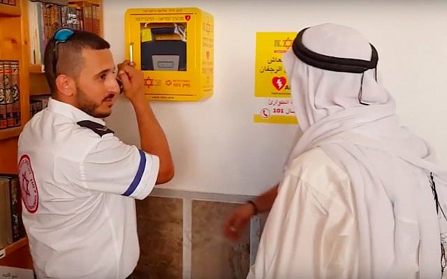 An MDA medic hangs up a defibrillator at a mosque in Sakhnin on May 18, 2018. (Screen capture/YouTube) An MDA medic hangs up a defibrillator at a mosque in Sakhnin on May 18, 2018. (Screen capture/YouTube)