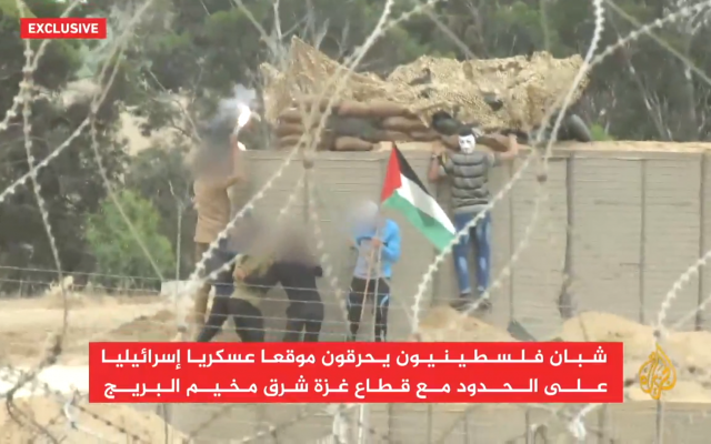 A group of Palestinian men set fire to an Israeli military sniper position near the Gaza security fence, on May 22, 2018. (Screen capture: Al-Jazeera) A group of Palestinian men set fire to an Israeli military sniper position near the Gaza security fence, on May 22, 2018. (Screen capture: Al-Jazeera)