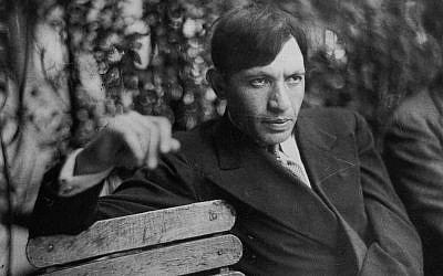 Painter Chaim Soutine on a park bench. (Courtesy Jewish Museum)