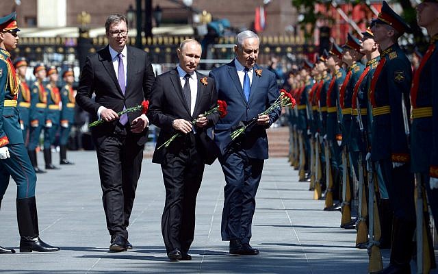 (R to L) Prime Minister Benjamin Netanyahu, Russian President Vladimir Putin and Serb President Aleksandar Vucic attend a wreath-laying ceremony for the unknown soldier at the memorial for Red Army soldiers in Moscow, Russia, on April 9, 2018. (GPO Amos Ben-Gershom)