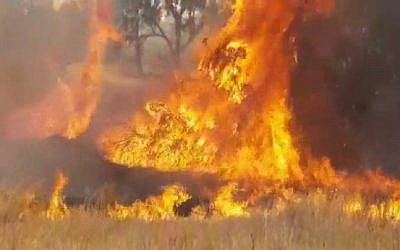 A fire caused by incendiary kites from Gaza burns near Kibbutz Kissufim on May 25, 2018. (Screen capture: Twitter)