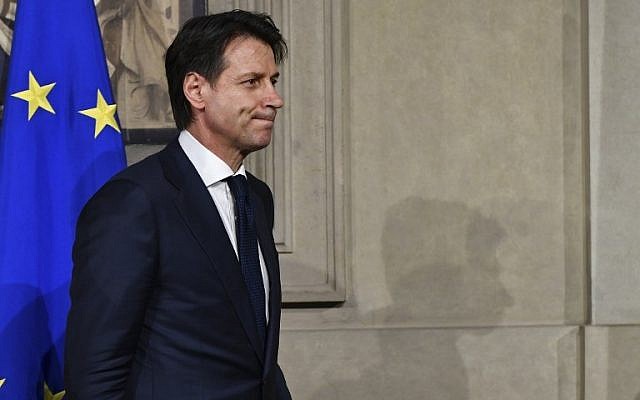 Italy's prime ministerial candidate Giuseppe Conte leaves after a meeting with Italy's President Sergio Mattarella on May 27, 2018, at the Quirinale presidential palace in Rome.  (AFP PHOTO / Vincenzo PINTO)