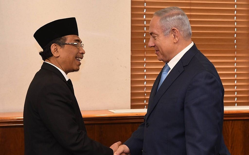 Prime Minister Benjamin Netanyahu meets Sheikh Yahya Cholil Staquf, leader of Nahdlatul Ulama, at his Jerusalem office, June 14, 2018 (Haim Zach, GPO) Prime Minister Benjamin Netanyahu meets Sheikh Yahya Cholil Staquf, leader of Nahdlatul Ulama, at his Jerusalem office, June 14, 2018 (Haim Zach, GPO)