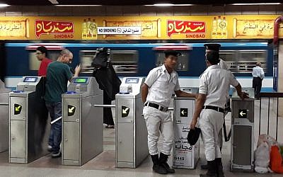 Egyptian police stand guard at a metro station in the Egyptian capital, Cairo, on May 28, 2018. (KHALED DESOUKI/AFP)