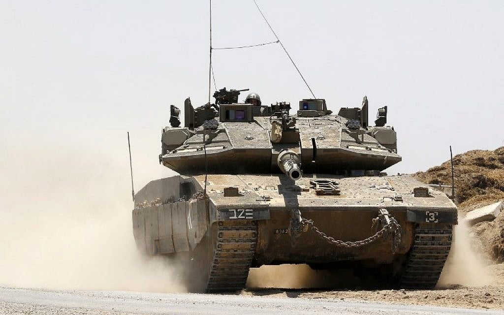An Israeli Merkava tank is seen along the border between Israel and the Gaza Strip near Kibbutz Nahal Oz on June 8, 2018. (AFP Photo/Jack Guez)