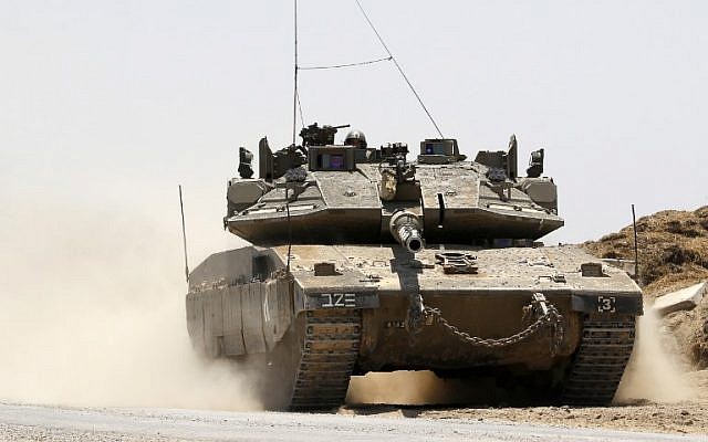 An Israeli Merkava tank is seen along the border between Israel and the Gaza Strip near Kibbutz Nahal Oz on June 8, 2018. (AFP Photo/Jack Guez)