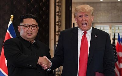 US President Donald Trump (R) and North Korea's leader Kim Jong Un shake hands following a signing ceremony during their historic US-North Korea summit, at the Capella Hotel on Sentosa island in Singapore on June 12, 2018. (AFP PHOTO / SAUL LOEB)