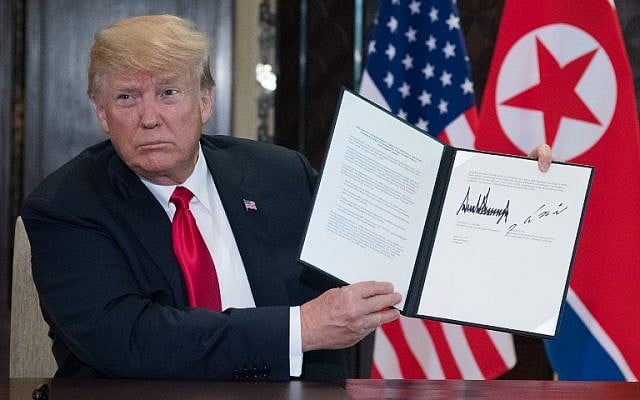 US President Donald Trump holds up a document signed by him and North Korea's leader Kim Jong Un, following a signing ceremony during their historic US-North Korea summit, at the Capella Hotel on Sentosa Island, in Singapore, on June 12, 2018. (AFP PHOTO / SAUL LOEB) US President Donald Trump holds up a document signed by him and North Korea's leader Kim Jong Un, following a signing ceremony during their historic US-North Korea summit, at the Capella Hotel on Sentosa Island, in Singapore, on June 12, 2018. (AFP PHOTO / SAUL LOEB)