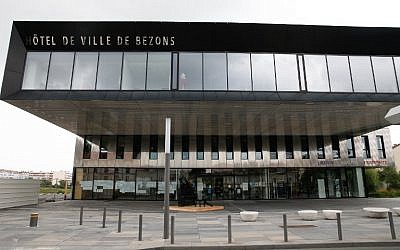 A view of the city hall pictured on June 12, 2018 in Bezons, a suburb of Paris. (AFP PHOTO / GEOFFROY VAN DER HASSELT)