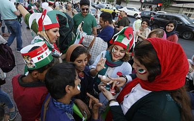 Iranians arrive to watch the World Cup Group B soccer match between Morocco and Iran at Azadi cinema in Tehran on June 15, 2018. (AFP PHOTO / ATTA KENARE)
