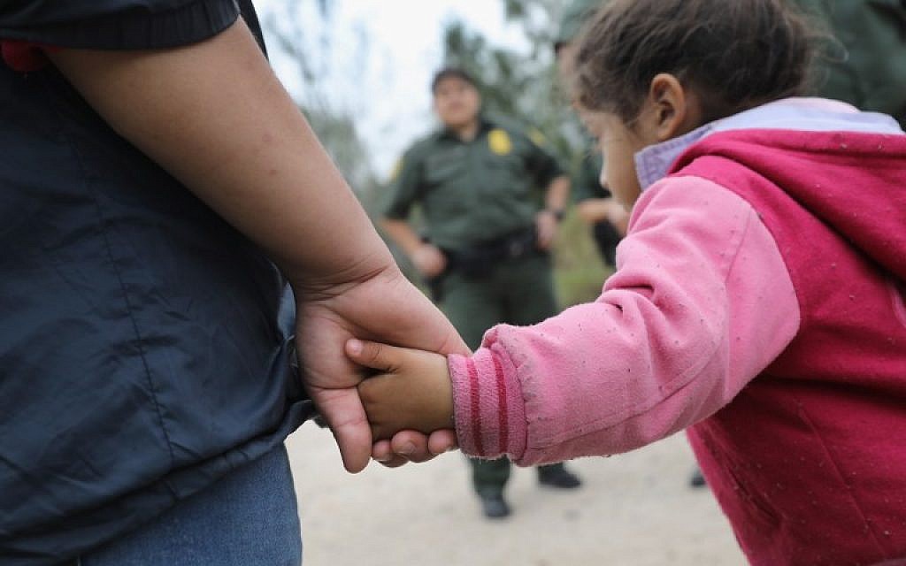 In this photo taken on January 4, 2017 US Border Patrol agents take Central American immigrants into custody near McAllen, Texas. (AFP PHOTO / GETTY / JOHN MOORE)