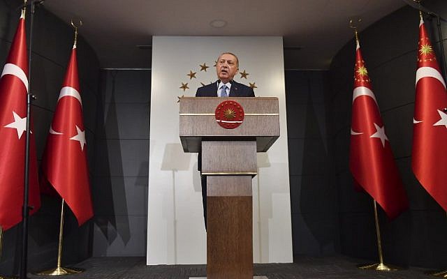 Turkish President Recep Tayyip Erdogan delivers a speech on June 24, 2018 in Istanbul. (AFP PHOTO / Bulent Kilic) Turkish President Recep Tayyip Erdogan delivers a speech on June 24, 2018 in Istanbul. (AFP PHOTO / Bulent Kilic)