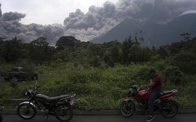 Volcan de Fuego, or Volcano of Fire, blows outs a thick cloud of ash, as seen from Alotenango, Guatemala, June 3, 2018. (Santiago Billy/AP) Volcan de Fuego, or Volcano of Fire, blows outs a thick cloud of ash, as seen from Alotenango, Guatemala, June 3, 2018. (Santiago Billy/AP)