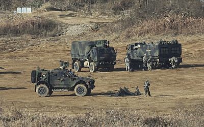 US Army soldiers conduct military exercises in Paju, South Korea, near the border with North Korea, November 29, 2017. (AP Photo/Ahn Young-joon)