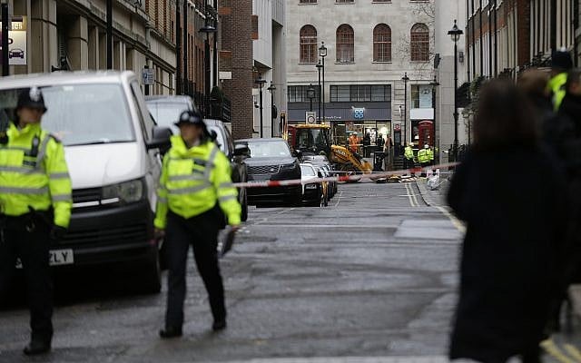Police near Charing Cross railway station in central London, Tuesday, January 23, 2018 (AP Photo/Alastair Grant) Police near Charing Cross railway station in central London, Tuesday, January 23, 2018 (AP Photo/Alastair Grant)