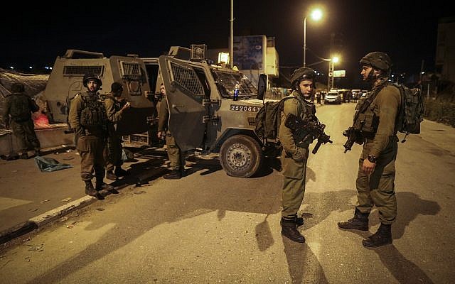 Illustrative: IDF soldiers search for a missing Israeli man in the South Hebron Mountain area on April 2, 2015. (Nati Shohat/Flash90)
