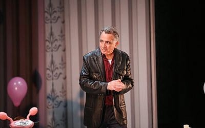Israeli actor Moshe Ivgy gives a statement to the media regarding sexual harassment allegations against him at the end of a theater show in Tel Aviv, February 7, 2016. (Flash90)