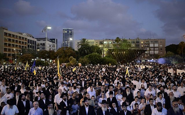 A Chabad rally in Rabin square in Tel Aviv, July 10, 2016. (Tomer Neuberg/FLASH90)