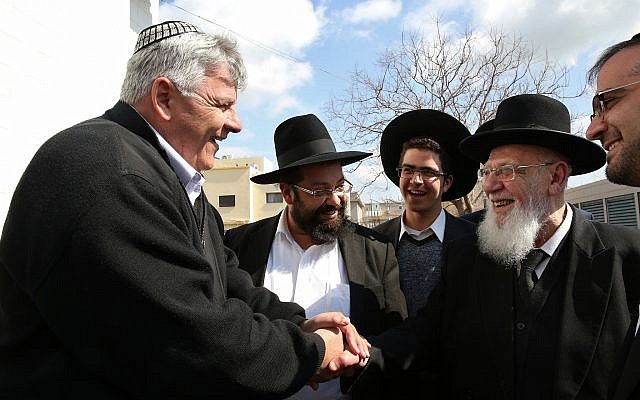 Hadera Mayor Tzvika Gendelman (L) meeting with Rabbi Shalom Cohen, President of the Shas Torah Sages Council, February 12, 2017. (Yaakov Cohen/Flash90) Hadera Mayor Tzvika Gendelman (L) meeting with Rabbi Shalom Cohen, President of the Shas Torah Sages Council, February 12, 2017. (Yaakov Cohen/Flash90)