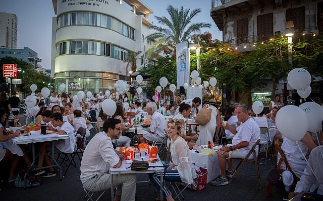 White Night Tel Aviv 2018 kicked off Wednesday, June 27 with the White Picnic, an elegant, al fresco event where participants show up with a picnic dinner at a previously undisclosed location in the city (Miriam Alster/Flash 90) White Night Tel Aviv 2018 kicked off Wednesday, June 27 with the White Picnic, an elegant, al fresco event where participants show up with a picnic dinner at a previously undisclosed location in the city (Miriam Alster/Flash 90)