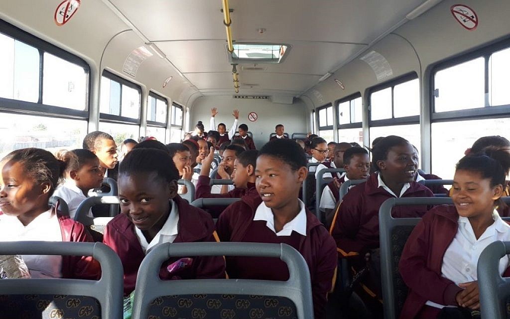 Students get their first glimpse of Cape Town Harbor and Table Mountain, though they live only half an hour away. (Courtesy South African Jewish Museum)