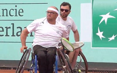 Israel's Noam Gershony (right) and Shraga Weinberg at the BNP Paribas World Team Cup on June 2, 2018. (Screen capture/YouTube)