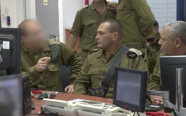 IDF Chief of Staff Gadi Eisenkot receives a briefing from an intelligence officer in the Gaza Division on May 29, 2018. (Israel Defense Forces) IDF Chief of Staff Gadi Eisenkot receives a briefing from an intelligence officer in the Gaza Division on May 29, 2018. (Israel Defense Forces)