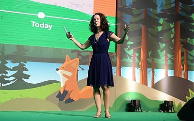 Hila Levy-Loya, Israel country manager for Salesforce speaking at the Salesforce Basecamp cloud and CRM event in Tel Aviv; June 13, 2018 (Courtesy)