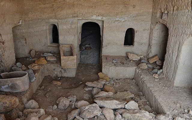 Central chamber of a three-room 2,000-year-old burial cave near Tiberias, June 2018. (Miki Peleg, Israel Antiquities Authority)