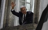Newly elected Mexico's President Andres Manuel Lopez Obrador, running for "Juntos haremos historia" party, waves to his supporters after winning general elections, in Mexico City, on July 1, 2018. (AFP PHOTO / ALFREDO ESTRELLA)