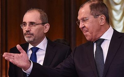 Russian Foreign Minister Sergei Lavrov (R) shows the way to his Jordanian counterpart Ayman Safadi during a meeting in Moscow on July 4, 2018. (AFP Photo/Vasily Maximov)