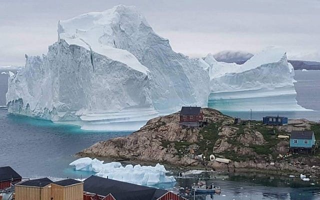 An iceberg grounded outside the village of Innarsuit, an island settlement in the Avannaata municipality in northwestern Greenland, July 13, 2018. (AFP PHOTO/ Ritzau Scanpix/Karl PETERSEN/Denmark OUT) An iceberg grounded outside the village of Innarsuit, an island settlement in the Avannaata municipality in northwestern Greenland, July 13, 2018. (AFP PHOTO/ Ritzau Scanpix/Karl PETERSEN/Denmark OUT)
