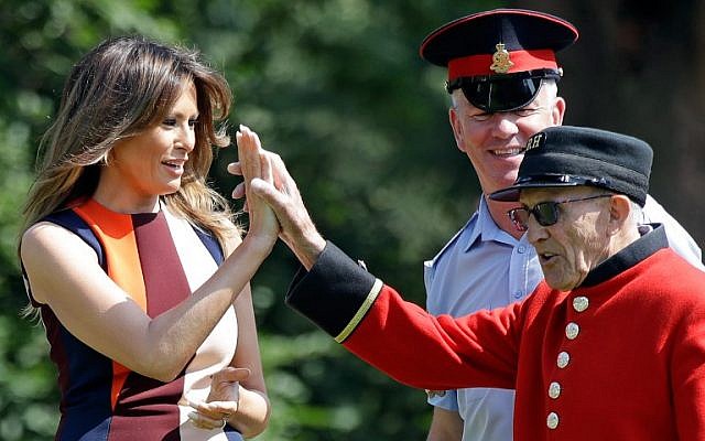 US First Lady Melania Trump (L) high-fives a British military veteran during a game of bowls during a visit to the Royal Chelsea Hospital in London on July 13, 2018. (AFP Photo/Pool/Luca Bruno) US First Lady Melania Trump (L) high-fives a British military veteran during a game of bowls during a visit to the Royal Chelsea Hospital in London on July 13, 2018. (AFP Photo/Pool/Luca Bruno)