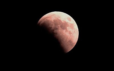 This picture taken on July 27, 2018 shows the moon during the total lunar eclipse, in the Israeli Mediterranean coastal city of Netanya. ( AFP PHOTO / JACK GUEZ)